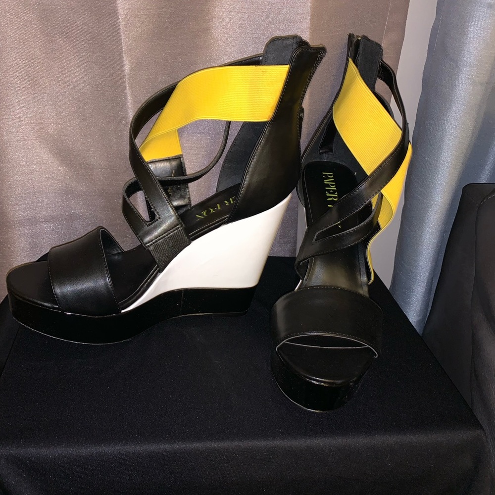 Shoes - Picture 3 of 4